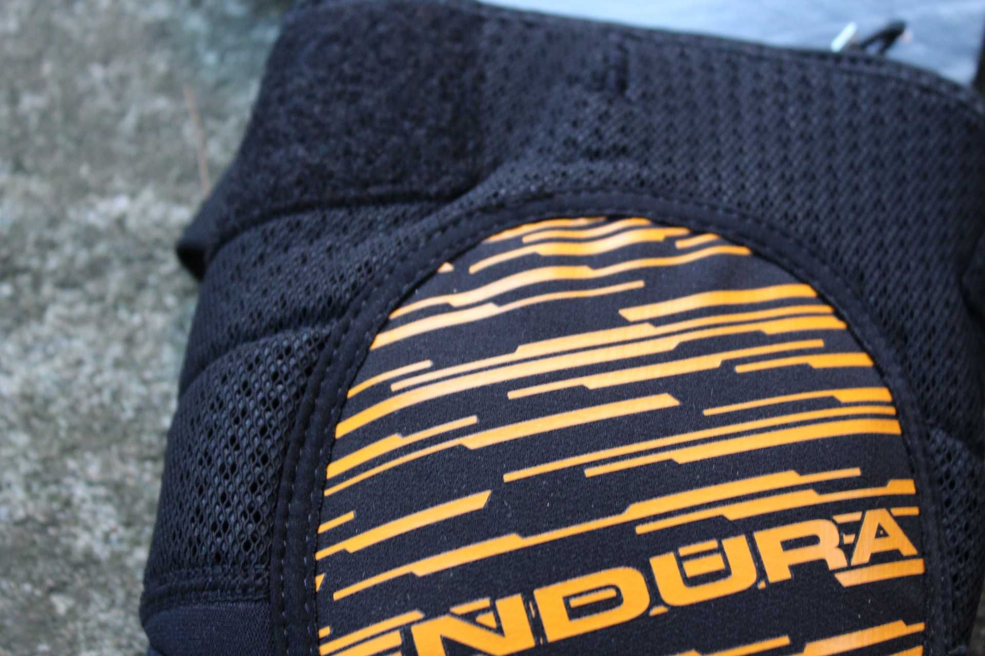 Endura Singletrack II genunchiere - marime M/L
