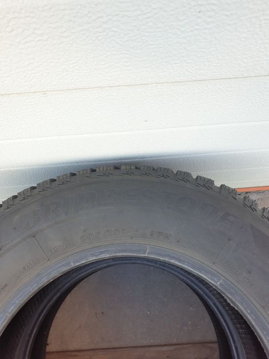 Зимни гуми 2 броя BRIDGESTONE Blizzak LM001 205 70 R16 дот 2421