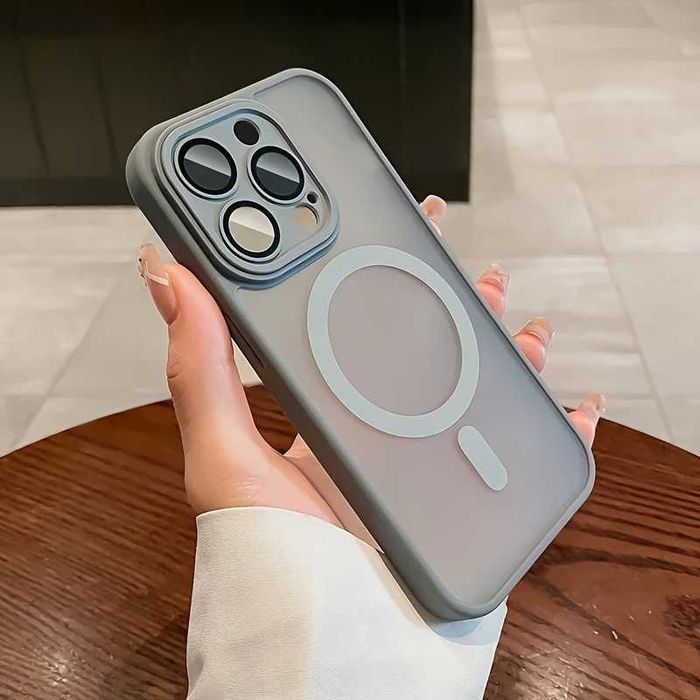 Матов удароустойчив кейс за iPhone 14 pro