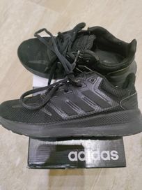 Оригинални маратонки Adidas!