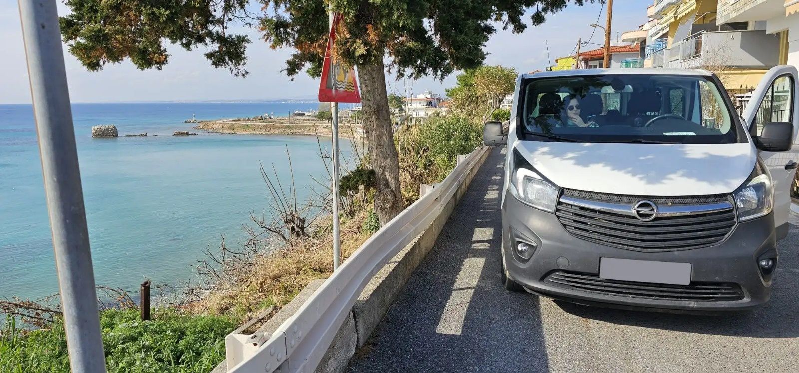 Inchiriez microbuz, rent a car bus 9 locuri, inchiriere bus 8+1 locuri