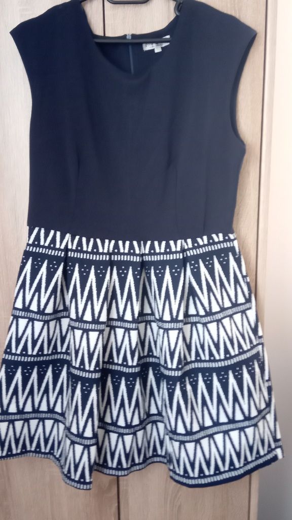 Vând rochie 56 de lei