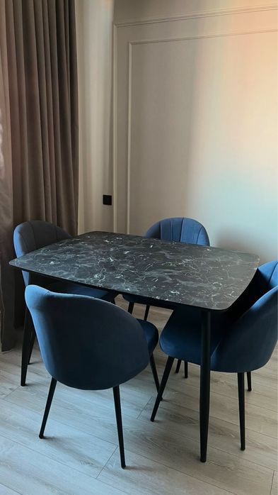 Стол с 4 стульями