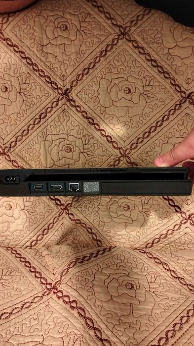 Ps 4 slim 1Tb "Days of play" limited edition