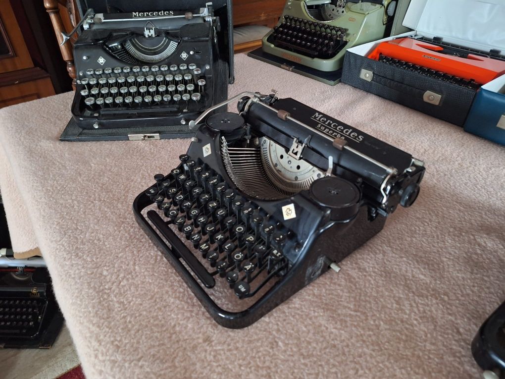 Masina de scris veche Mercedes