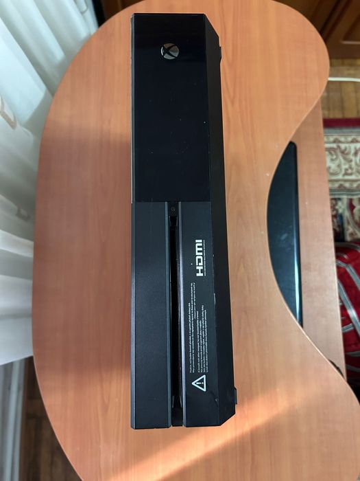 Vand XBOX ONE impreuna cu 13 jocuri in stare buna de functionare