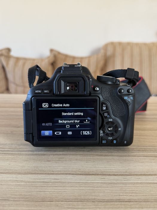Canon EOS 600D + обектив 18–55mm IS II