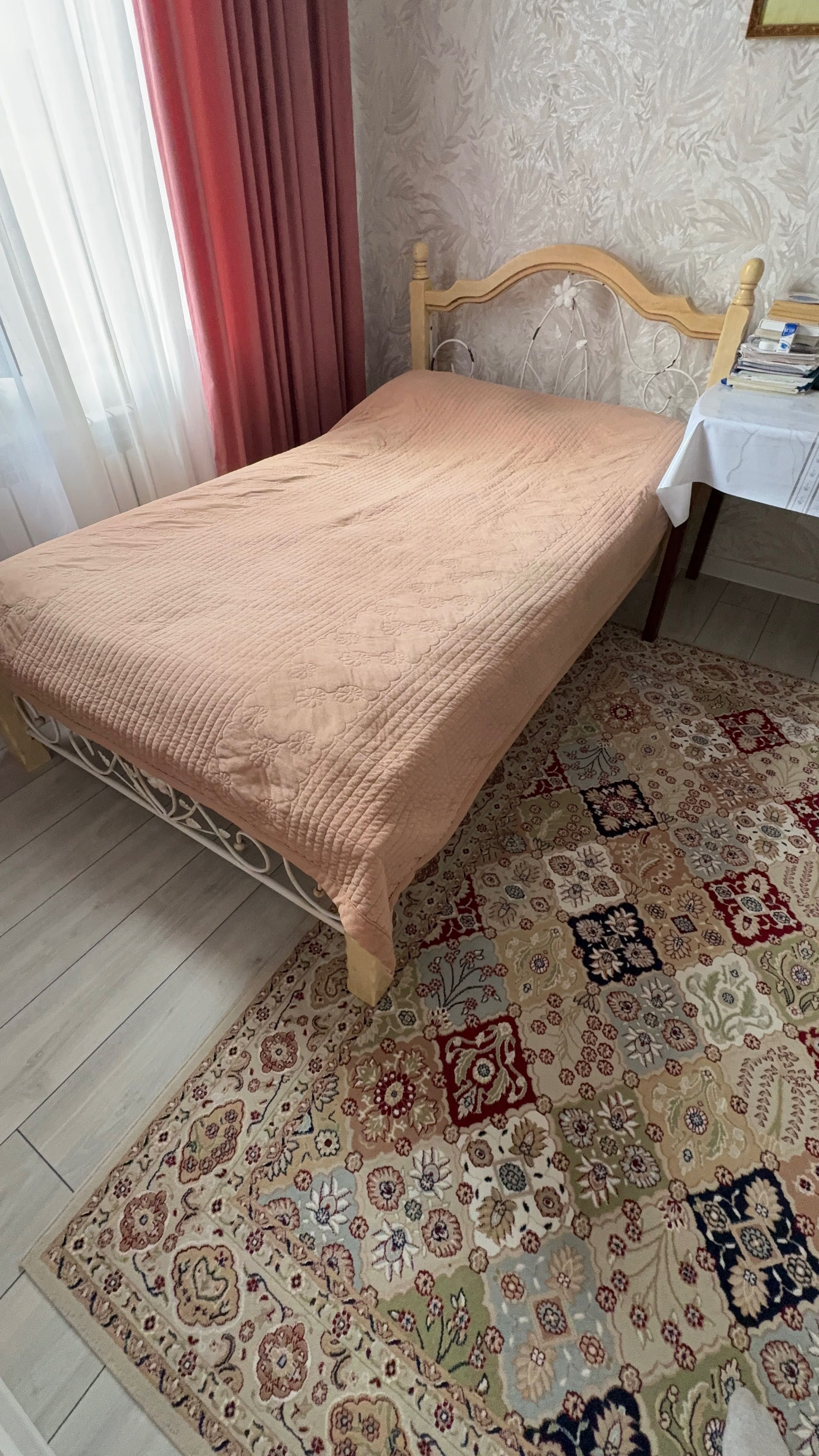 Кровать-полуторка