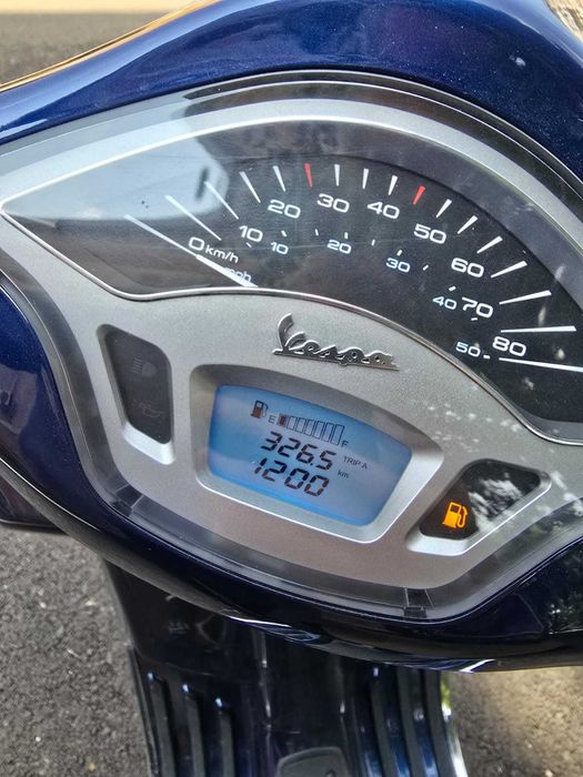 VESPA Primavera 50cc - se conduce FARA CARNET!