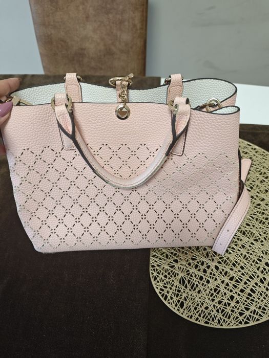 Дамска чанта Guess