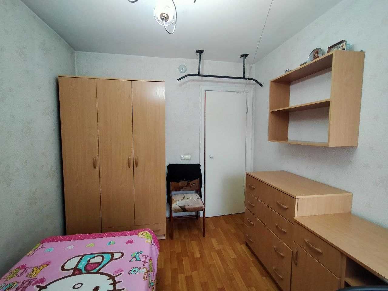Продать трехкомнатную квартиру, в кирпичном доме 1989 г.п.