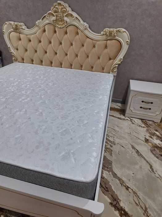Продам кровать тату и  тумбы