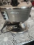 Кафемашина и кафемелачка Delongi