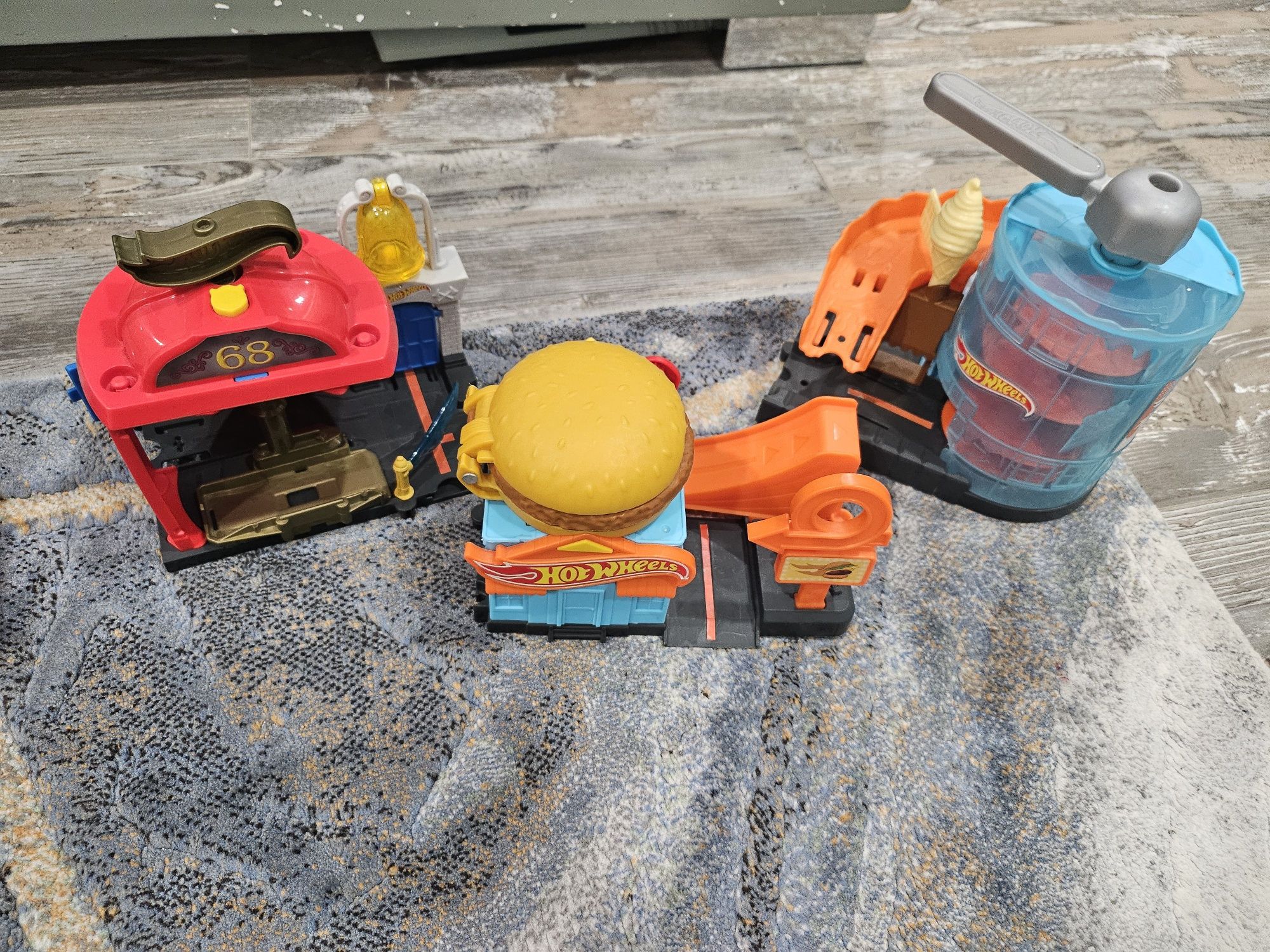 Hotwheels писти различни модели