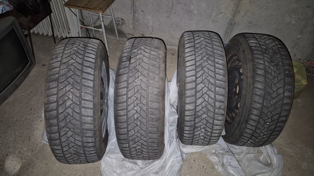 Vand jante cu cauciucuri Dunlop 215/65/16 de iarnă