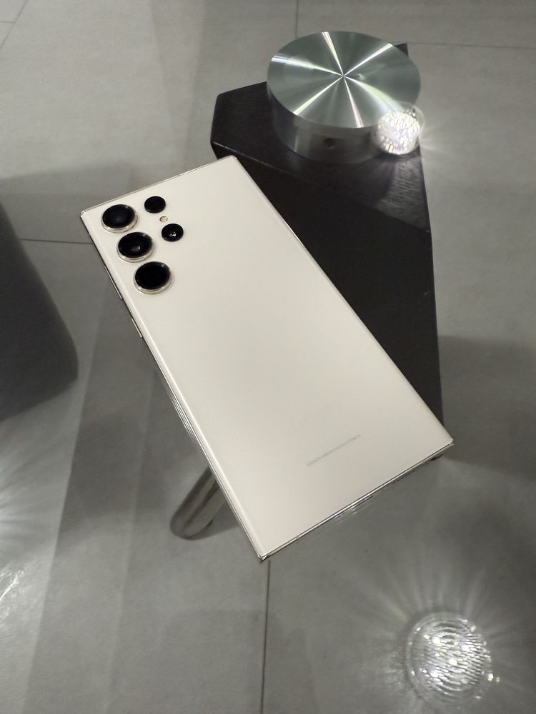 Samsung S23 Ultra green & white 256GB  ** ca NOI ** neverlocked