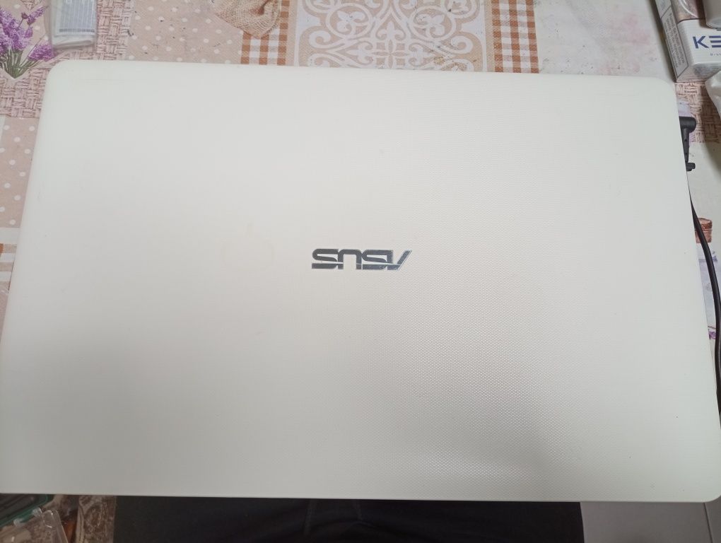Vând schimb laptop asus
