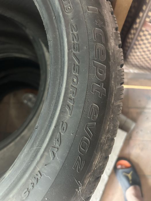 Продам резину 225/50/17