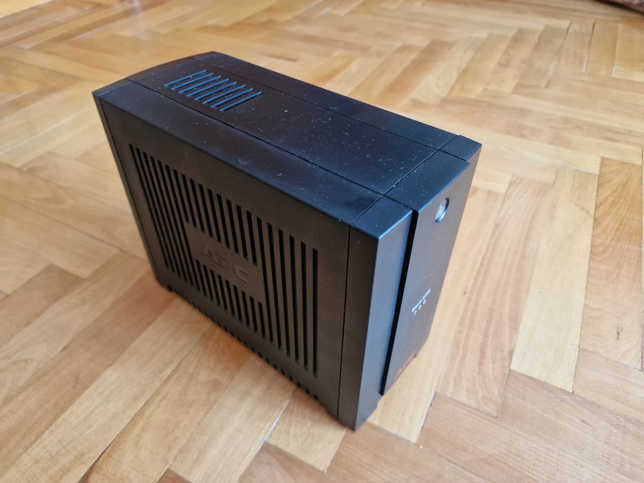 UPS APC Back-UPS 700