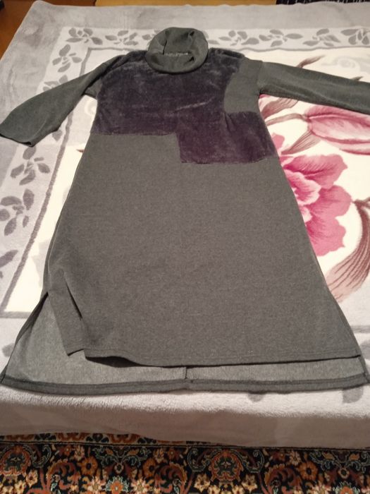 Продам платье длинное теплое.