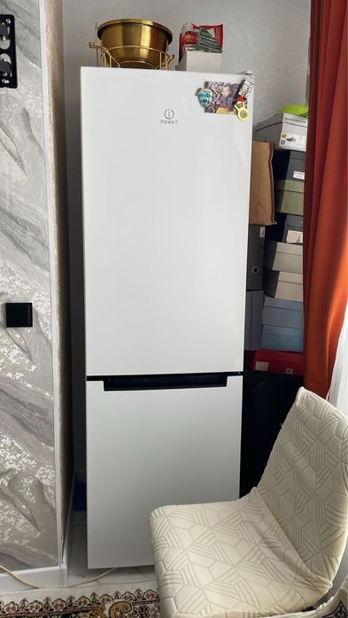 Холодильник Indesit DS 4160 W белый