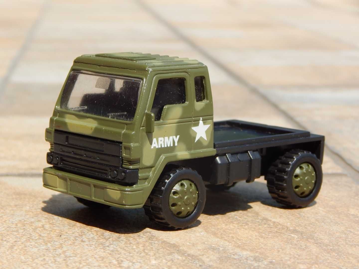 Macheta jucarie cap tractor camion militar sc 1:50