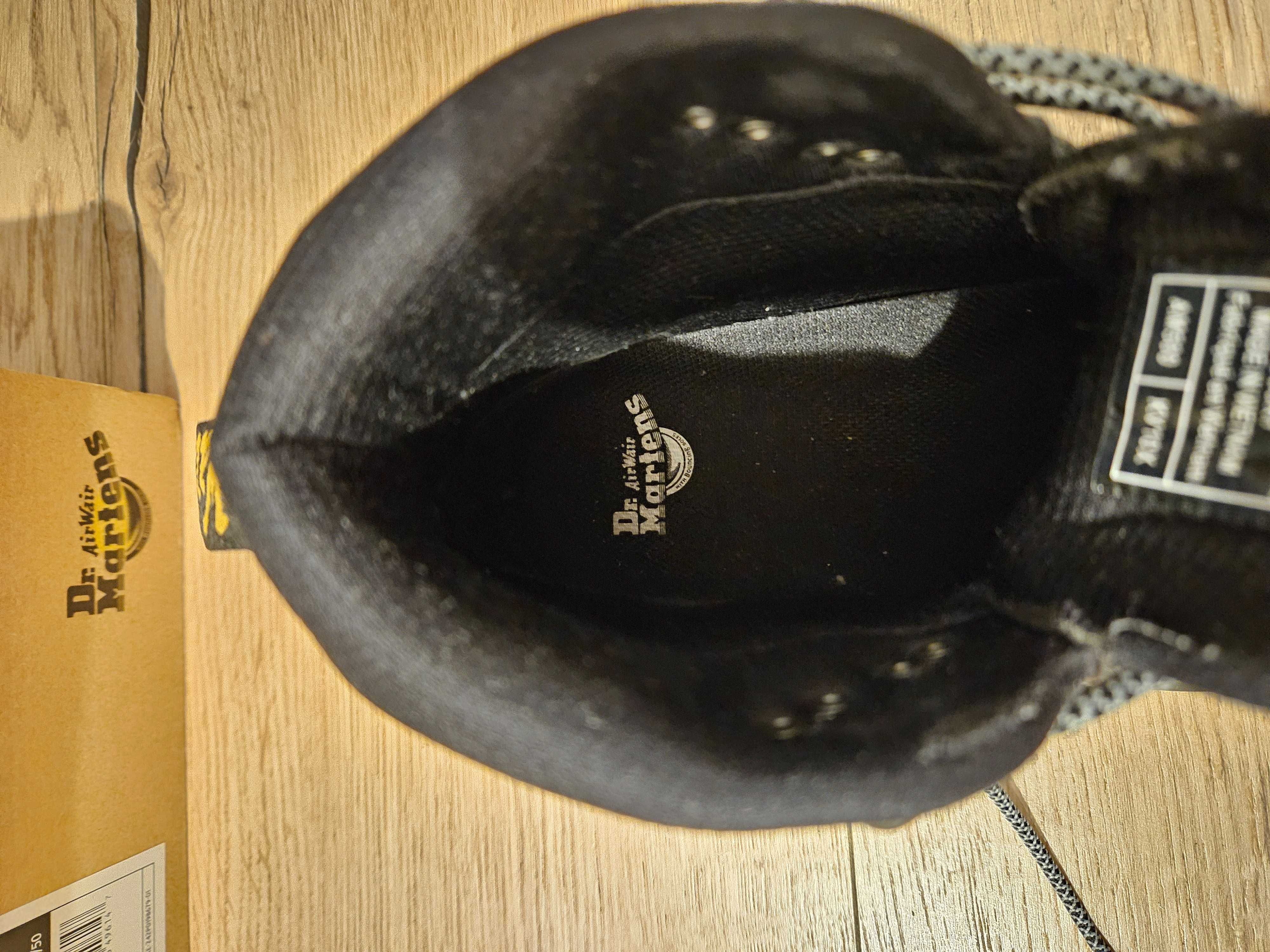 Зимни боти Dr. Martens