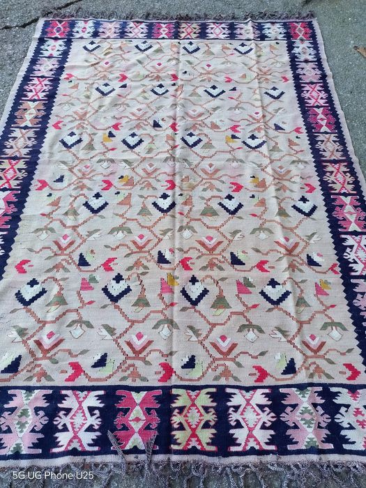 Ръчно тъкан чипровски килим