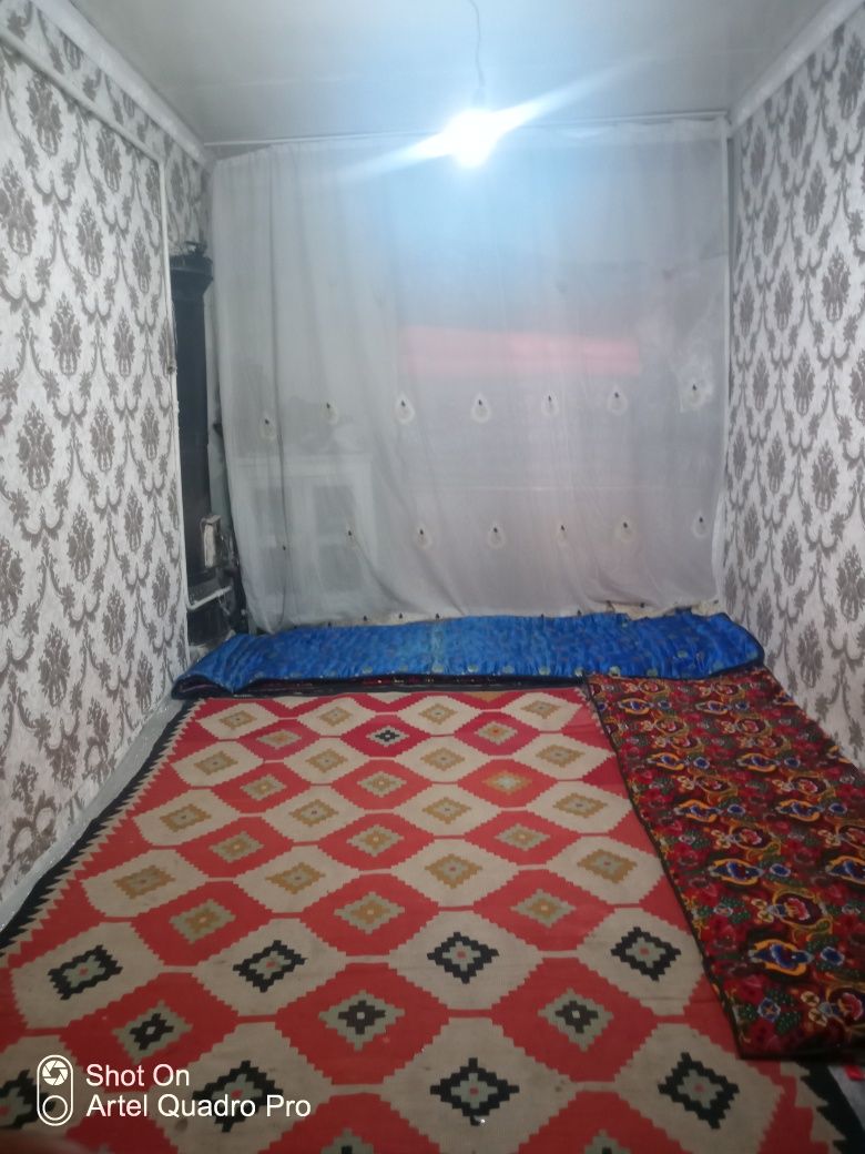 Hovli uy sotiladi