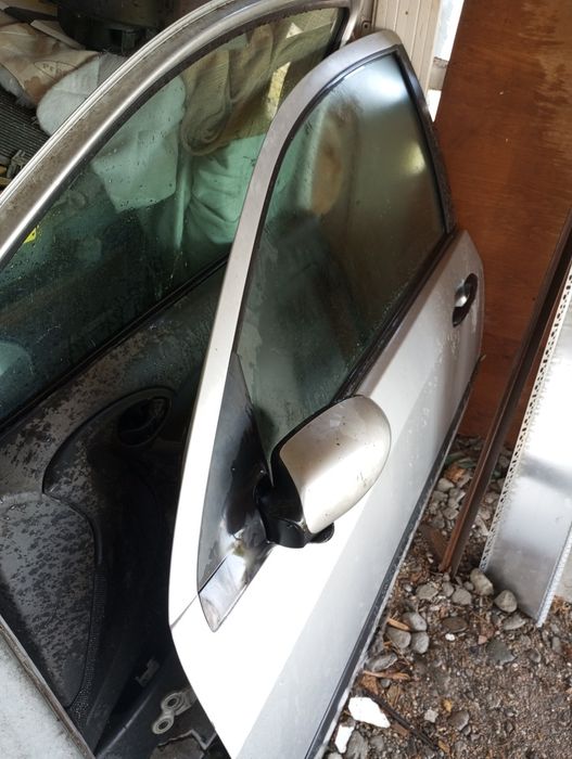 Vând haion+ ușa dreapta/stânga Ford focus 1.6