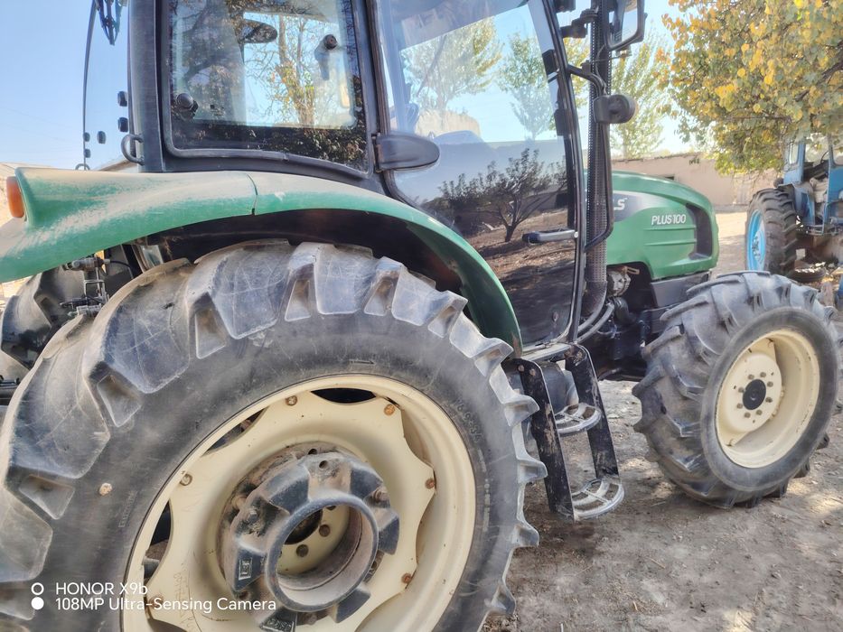 Ls plus 100 traktori sotuvda