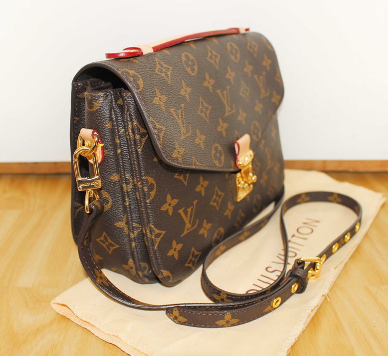 Дамската чанта Louis Vuitton Pochette Métis