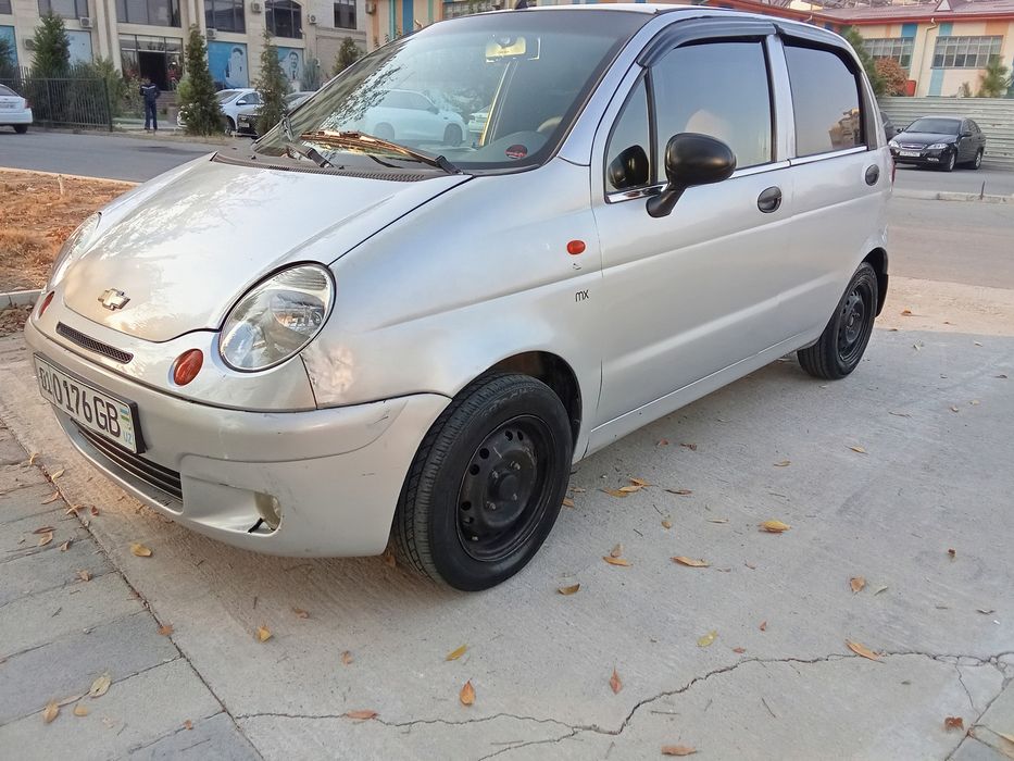 Moshina sotiladi benzinda