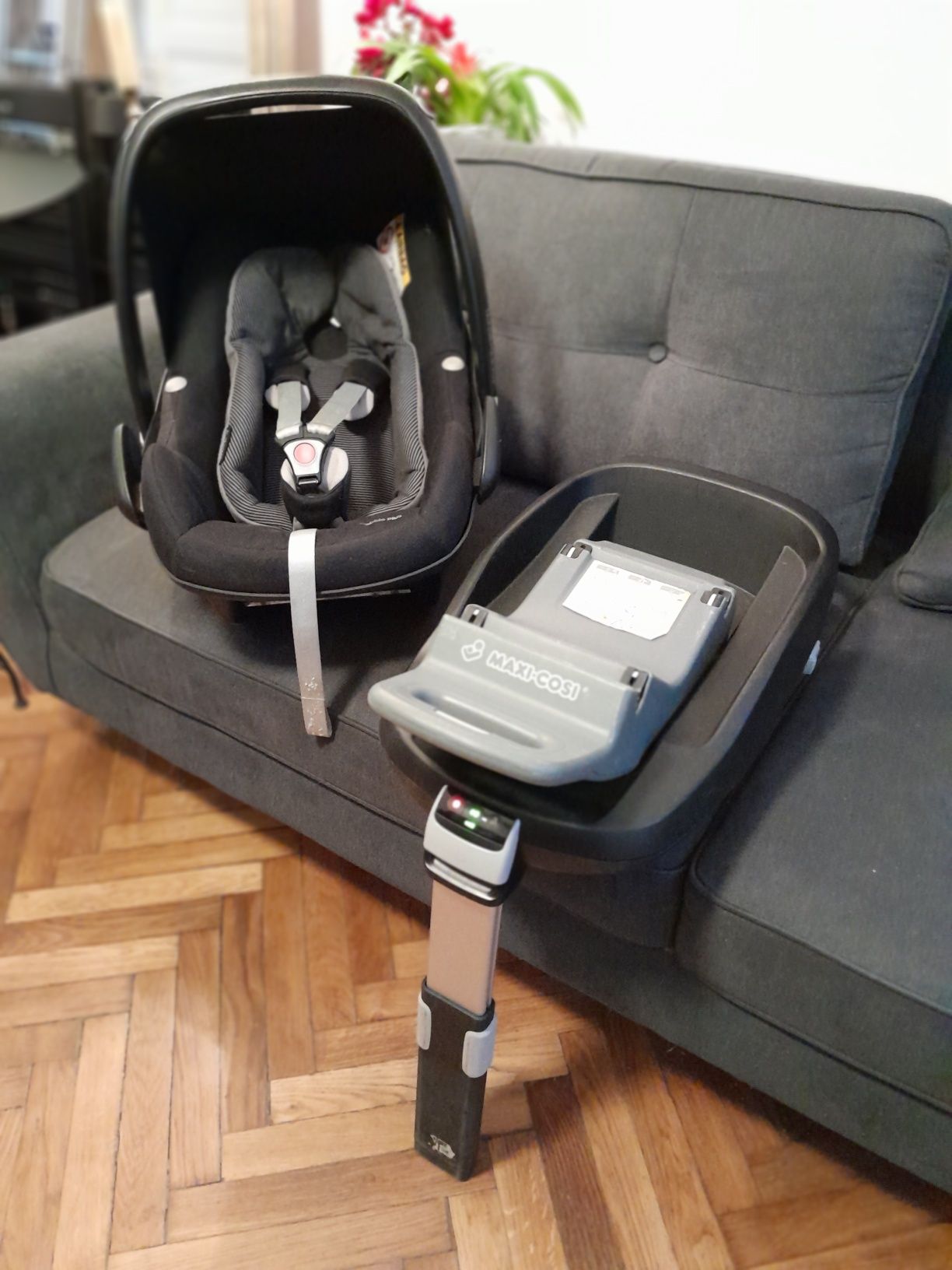 Scoica + Baza auto Maxi Cosi FamilyFix Base