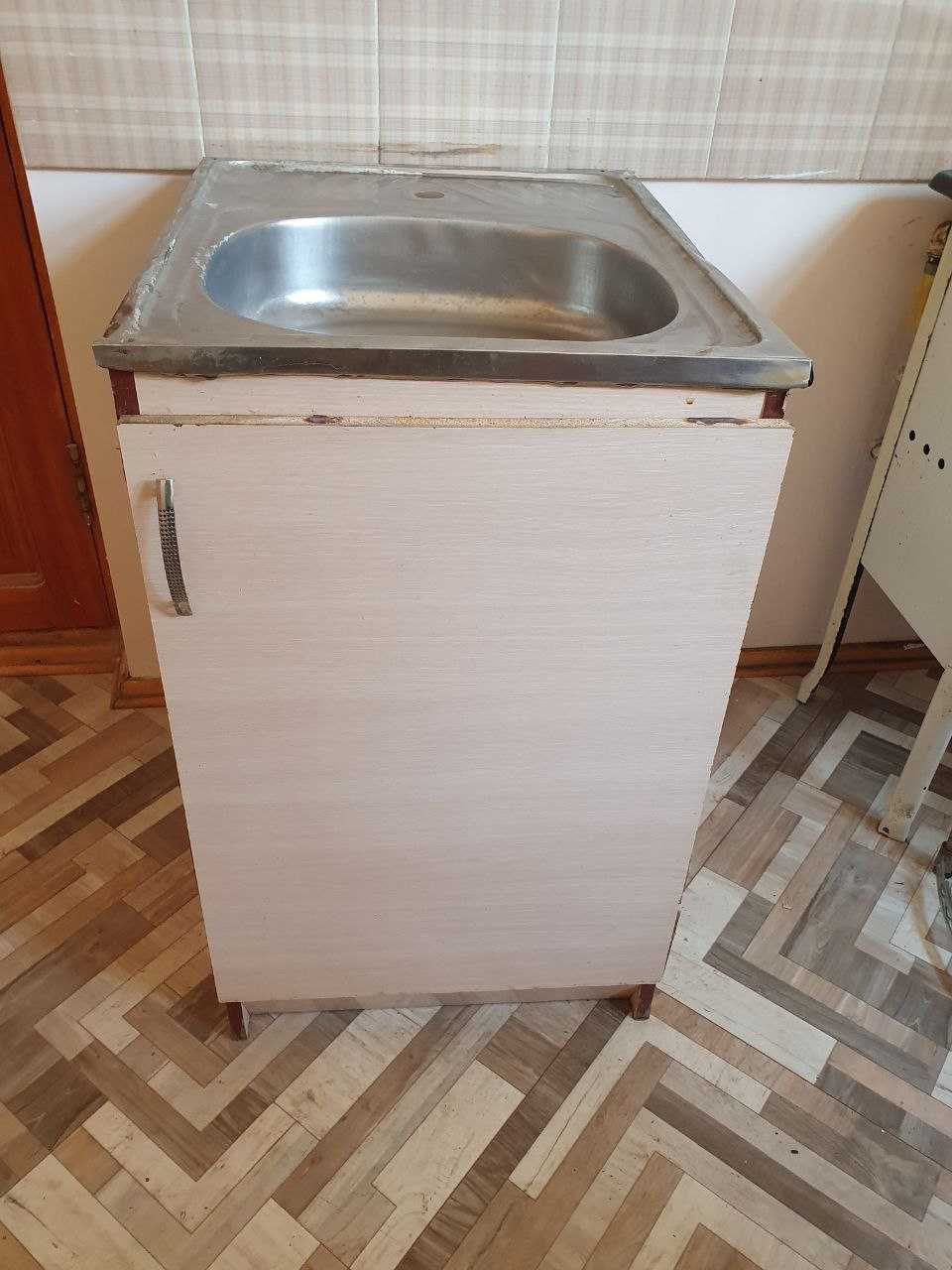 Тумбочка кухонная с жестяной мойкой