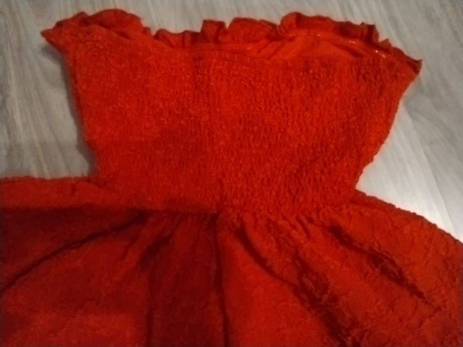 Червена дамска рокля тип жакард