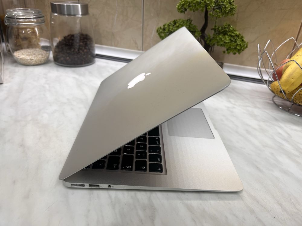Laptop macbook air 2013. Intel i5