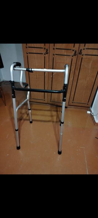 Продам ходунки новые