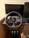 Продам  игровой руль Logitech g29