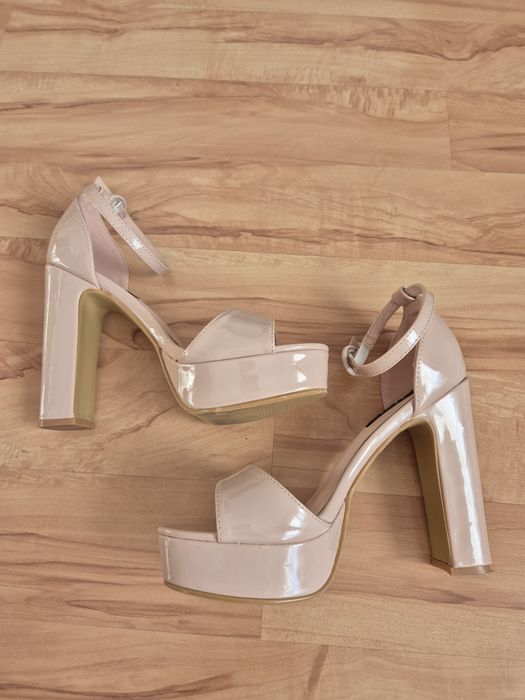 Vand sandale marimea 37