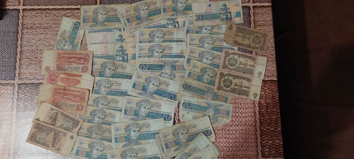Продавам стари Български монети и  банкноти
