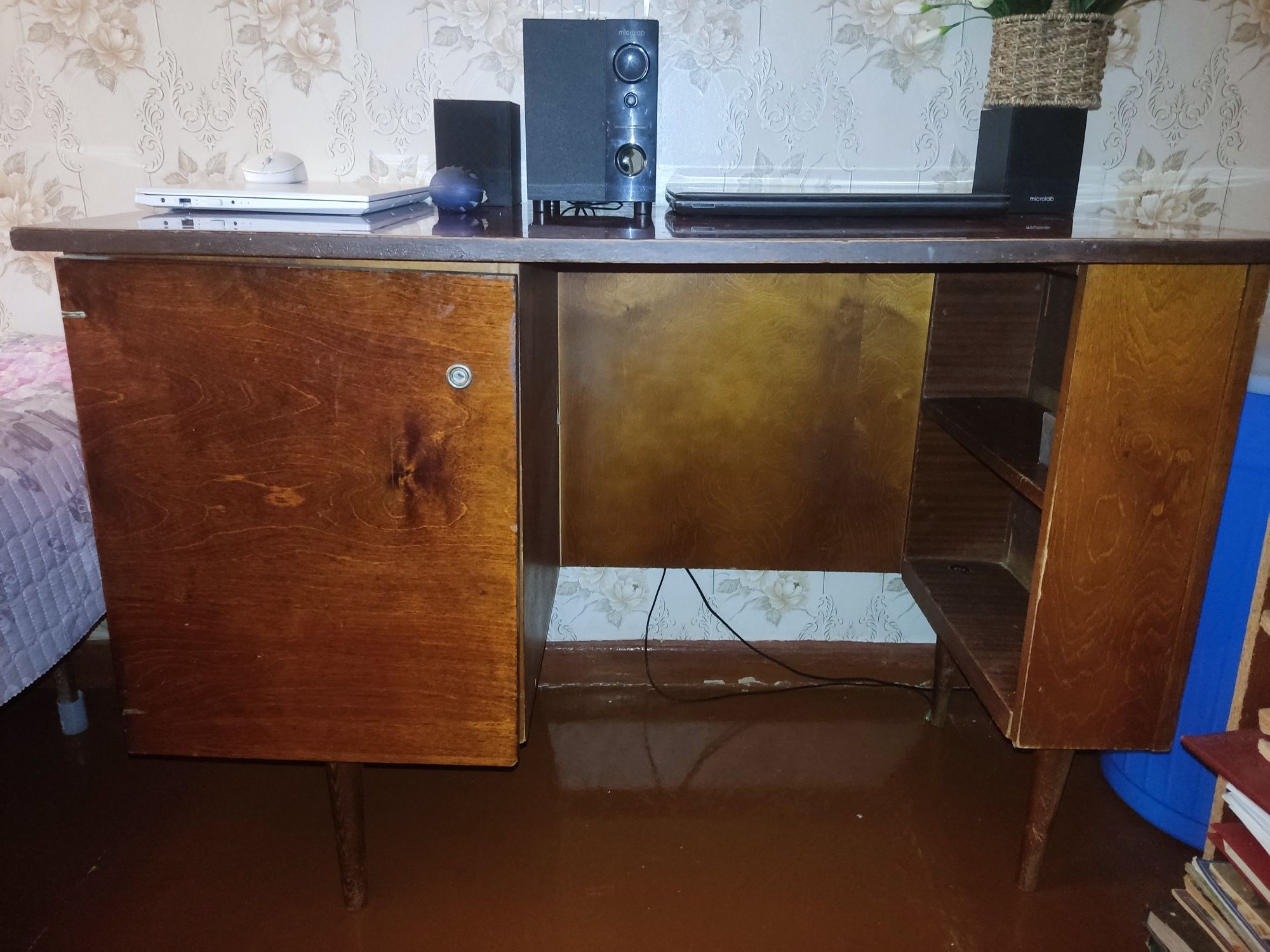 Продается письменный стол