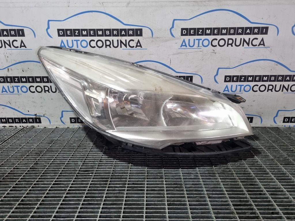 Far Dreapta Ford Kuga II 2012 - 2014 SUV 4 Usi (1012) Fara xenon