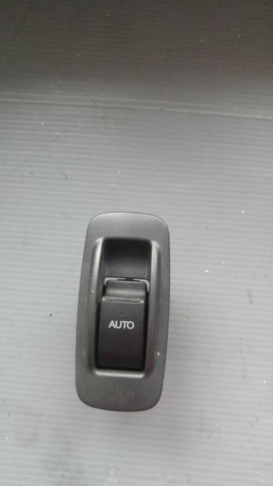 buton geam electric dreapta spate toyota corolla e12 hatchback 2001-2007 84801-02411-b1