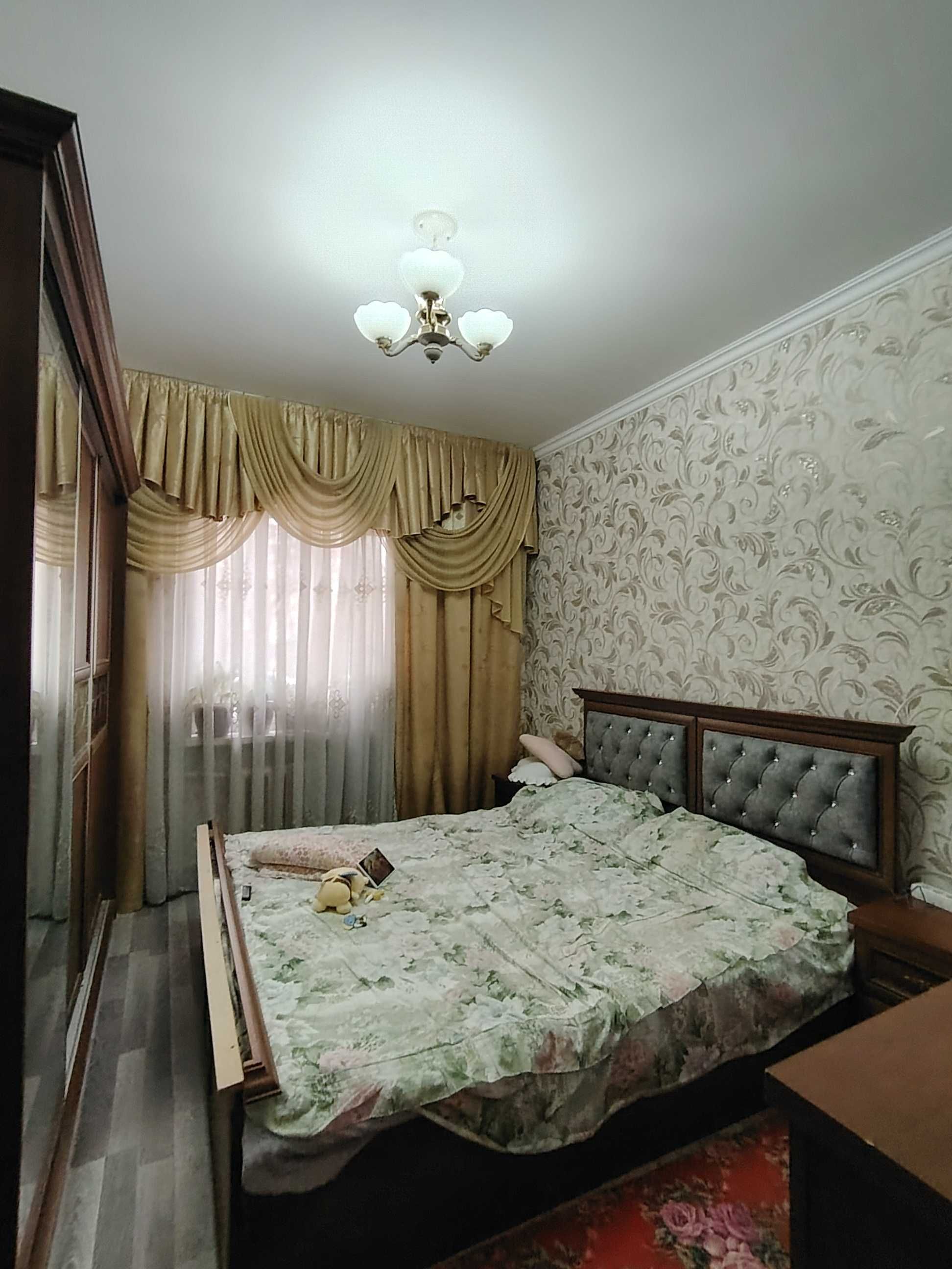 СРОЧНО 4 хонали 100м2 квартира сотилади, Тузел, 40 лет