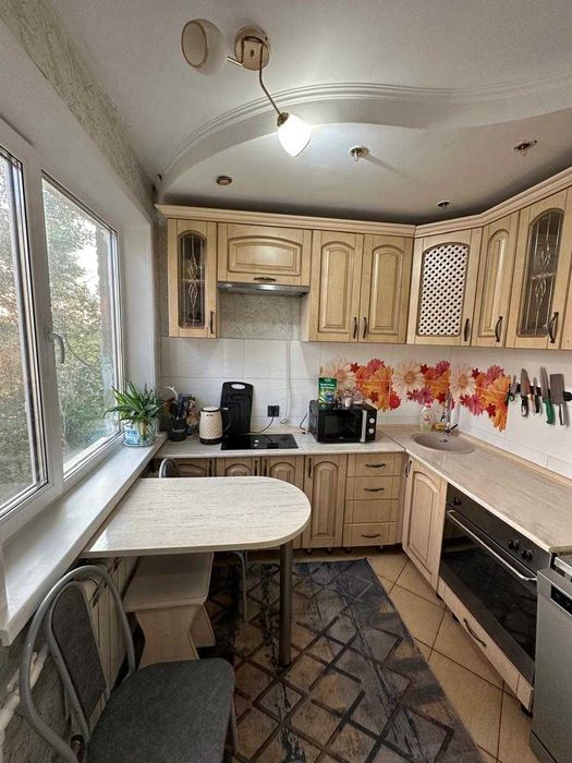 Продаю 2-комнатную-студию в 23 микрорайоне!