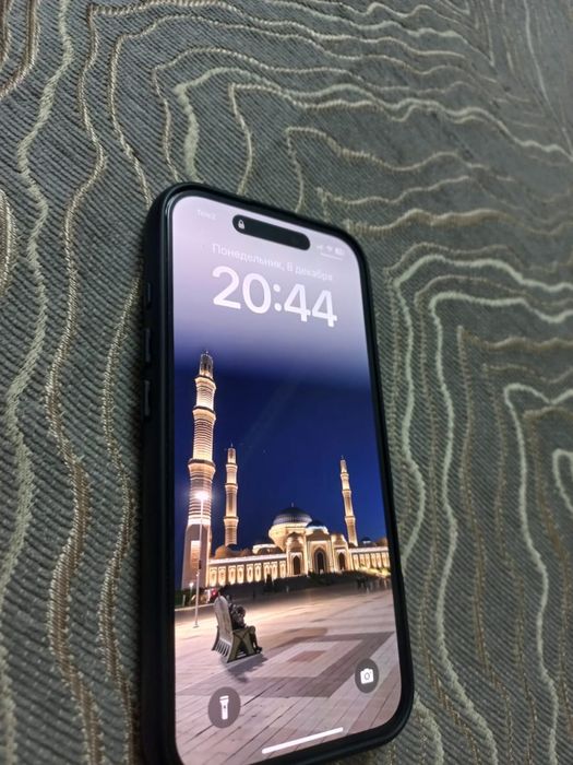 Продам Айфон 16 GB128