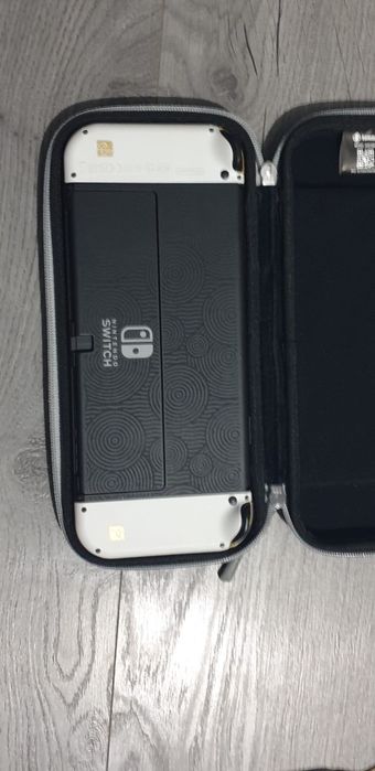 Nintendo Switch OLED – Ediția Zelda + Pokémon Scarlet (Stare Excelentă