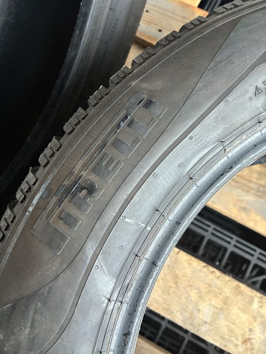 235/60/18 Зимни Пирели