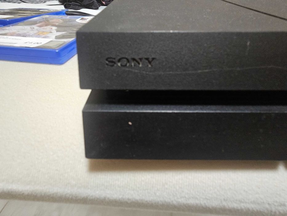 Плейстейшън 4 с 5 джоестика